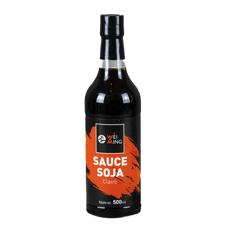 Packshot bouteille de sauce soja claire Wei Ming 500 ml sur fond blanc